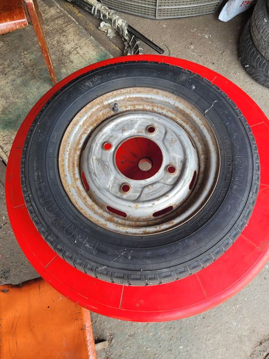 Продавам джанти с гуми за трабант,два броя