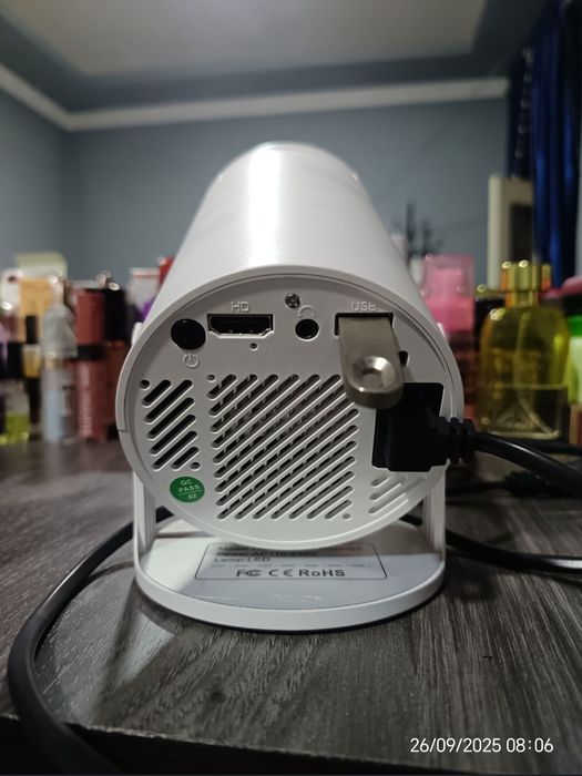 Projektor HY300 pro android WiFi BT YouTube Play merket