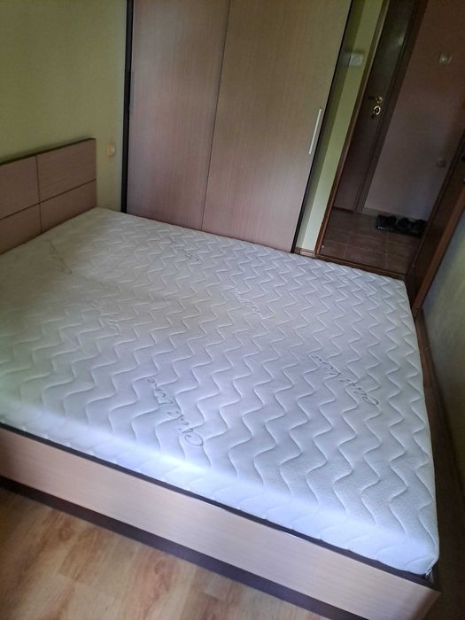 Продавам спалня и гардероб
