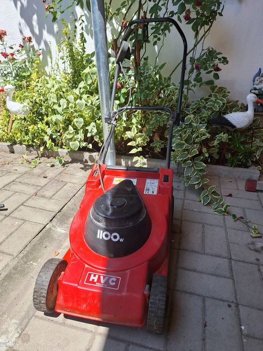 Vând mașină de tuns iarba electrică