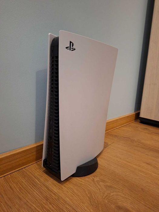 Продавам PlayStation 5