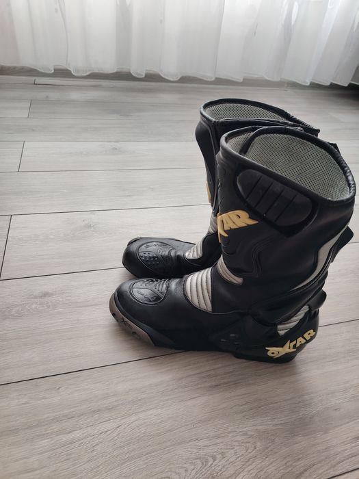 Echipament moto (cască + ghete)