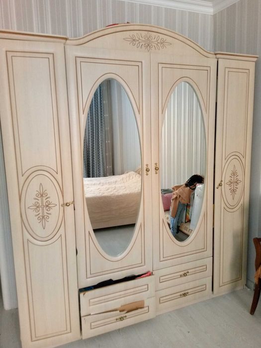 Спальный гарнитур