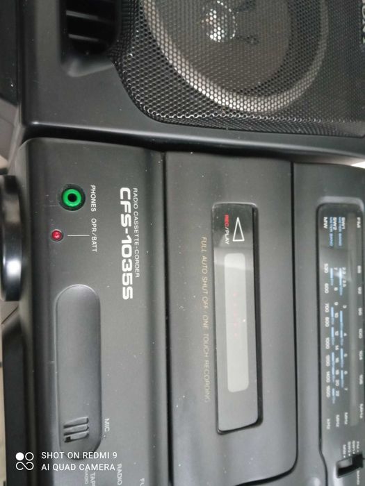 Радиокасетофон Сони.