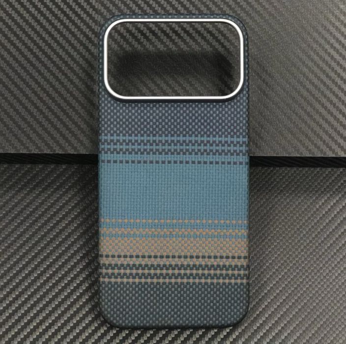 Чехол из карбона для iPhone 17 Pro