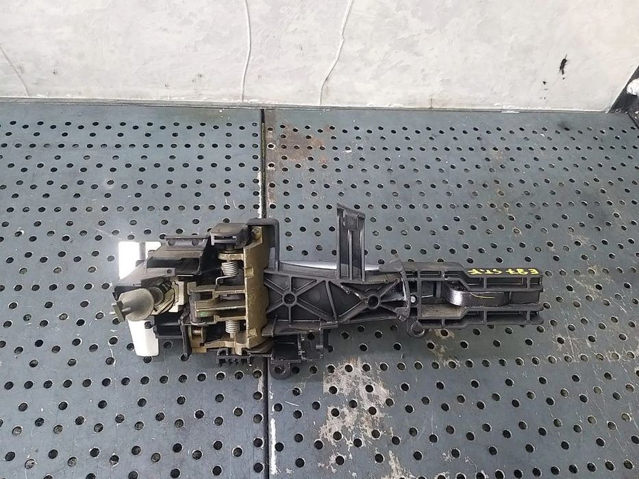 Maner usa stanga fata bmw seria 1 e87