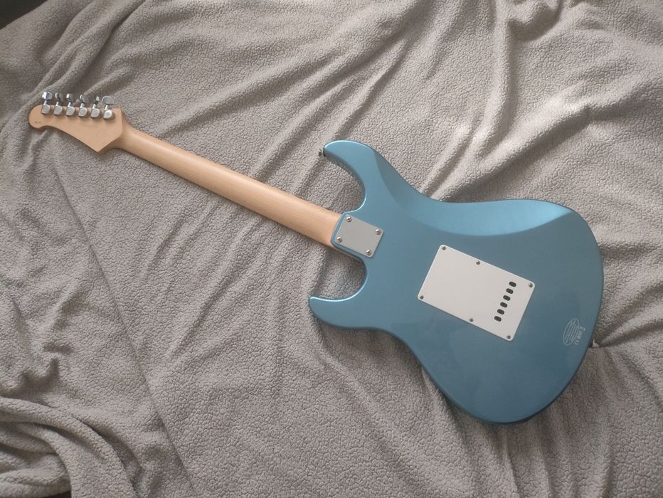 Yamaha Pacifica 112J в идеальном состоянии