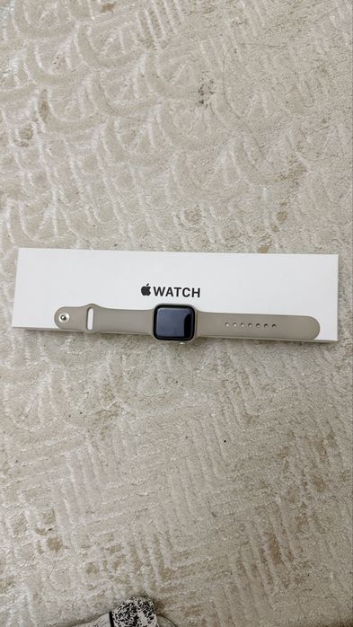 Apple Watch SE.