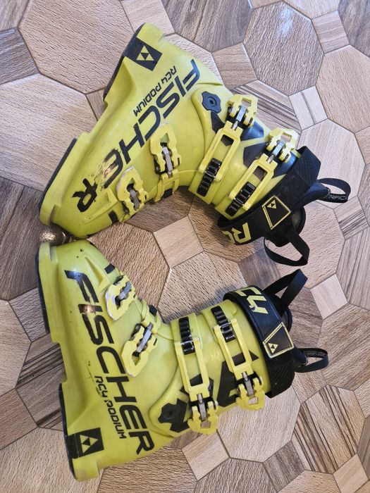 Clapari ski FISCHER RC4 Podium, marimea 24.0-24.5, galben