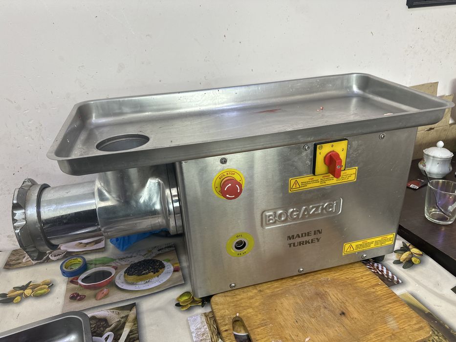 Vitrina haladilnik va misarofka sotiladi