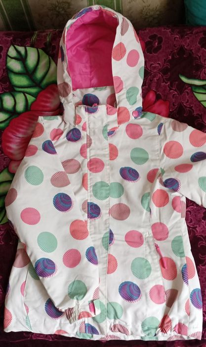 Куртка лёгкая на девочку