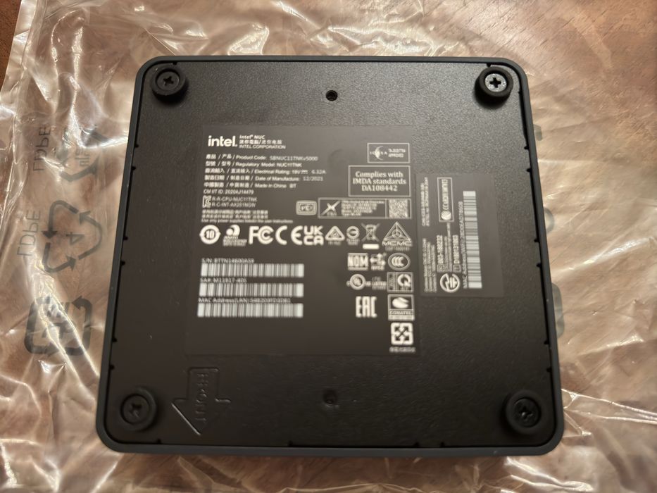 Vând  mini pc Intel NUC11TNKv5, nou !