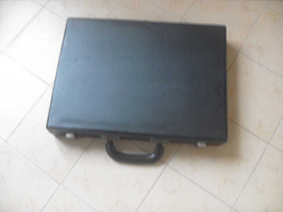 Черно мъжко куфарче