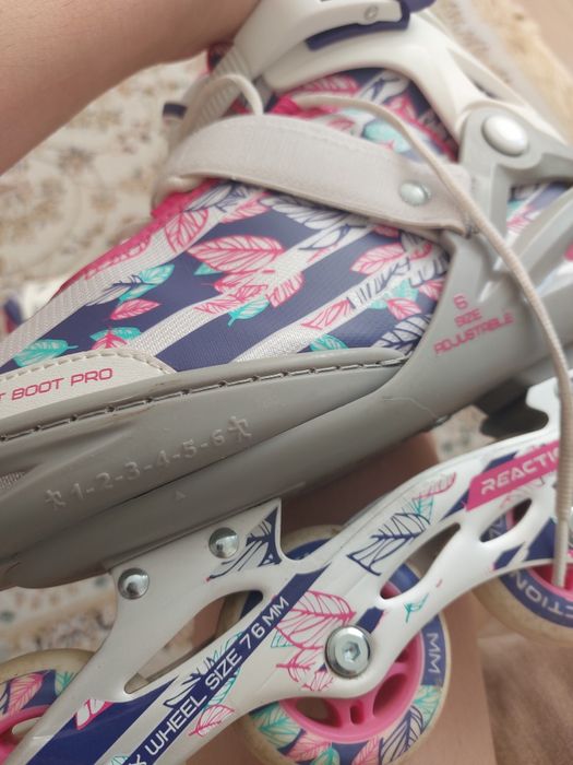 Ролики для девочек, Reaction