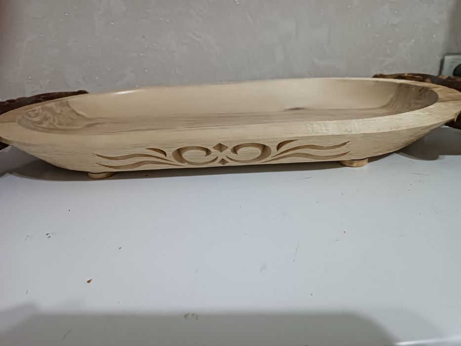 Табақ сатылады қара ағаштан жасалған