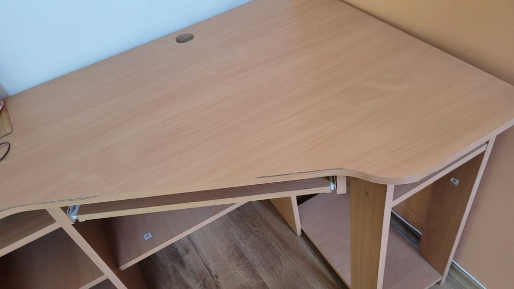 Продавам използвано бюро