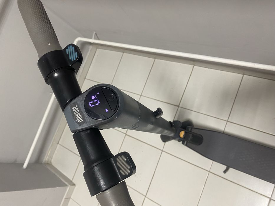 Продам электро самокат Ninebot