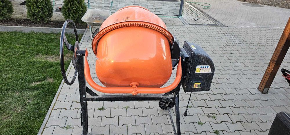 Betoniera 180 L pentru inchiriat