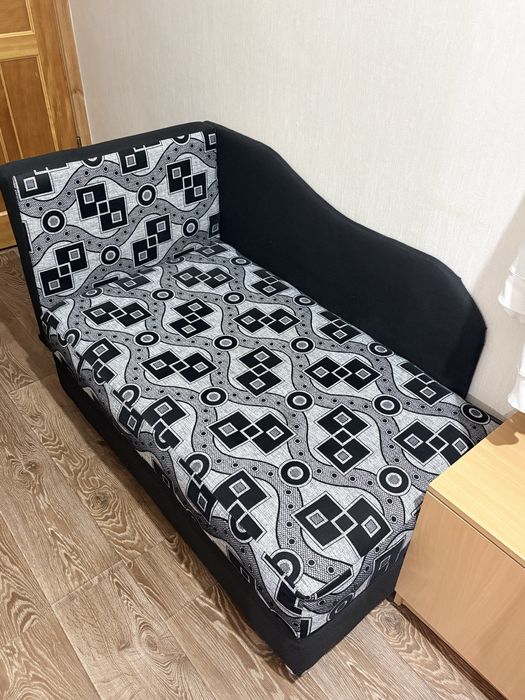 Диван, хороший, подойдет для комнаты ребенка, в зал