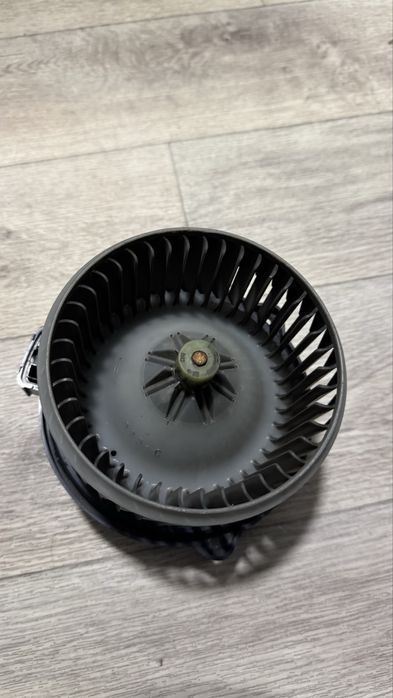 Моторчик печки на Subaru