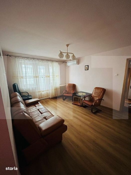 Apartament cu 3 camere si garaj, semidecomandat, Botosani
