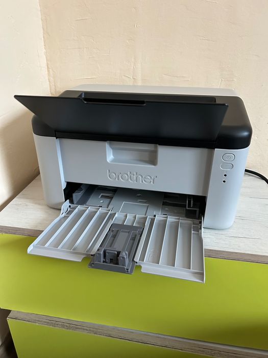 Принтер НОВ с гаранция + НОВ тонер