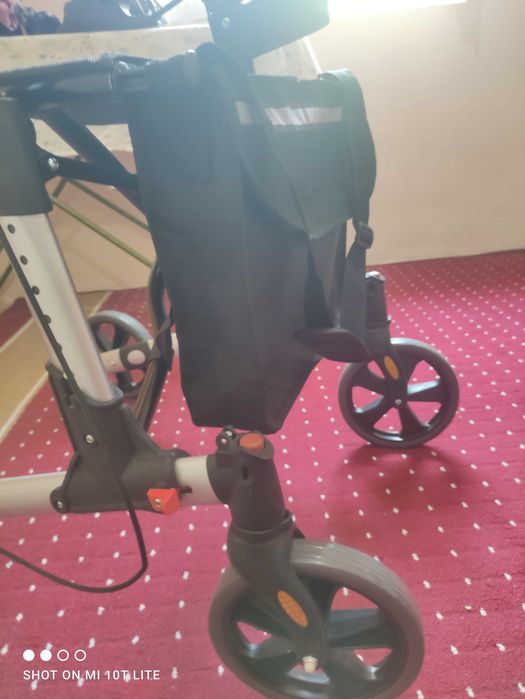 Диккат элон !!! Продается !!! Ходунок для пожилых и инвалидам