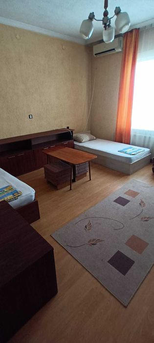 отдавам етаж от къща под наем и отделни стаи