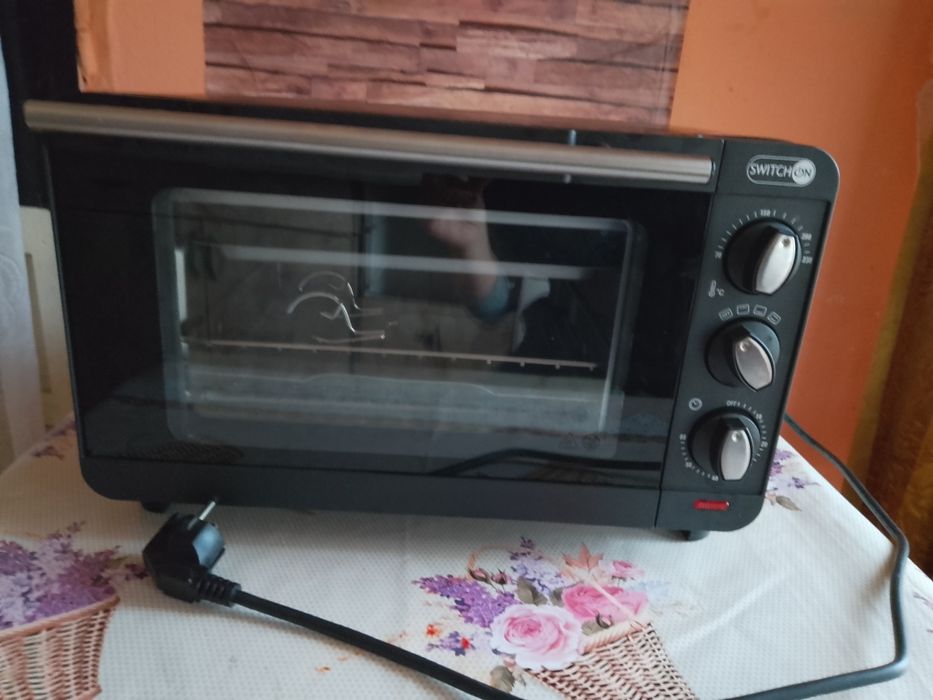 Vând cuptor de copt