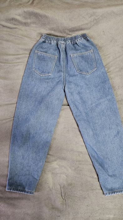 Продам джинсы на девочку