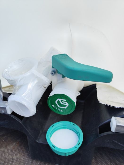 Нов бидон 1000л Кубче