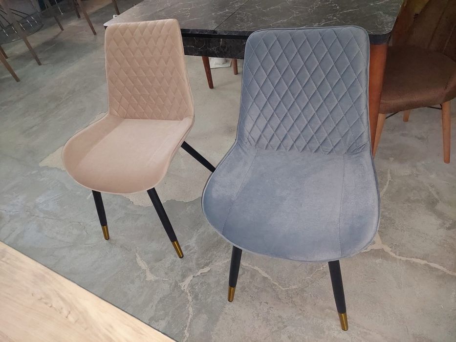 Трапезен стол в два цвята