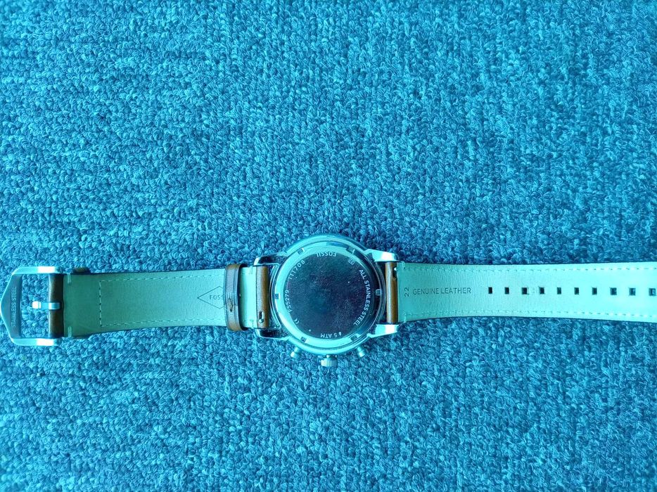 Продавам часовник Fossil