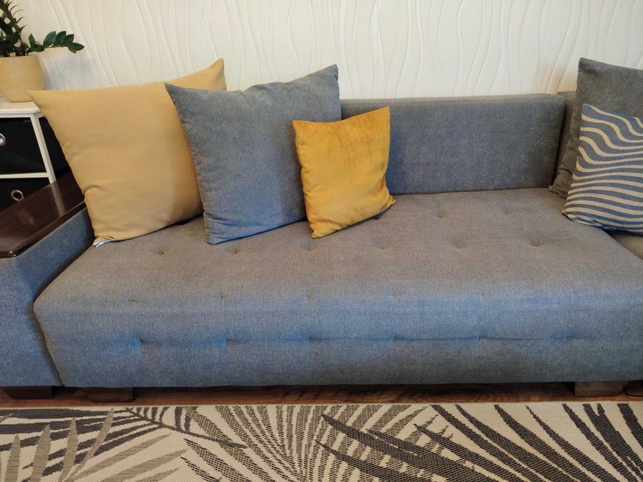 Продавам  ъглов диван изключително запазен 300/210 см.