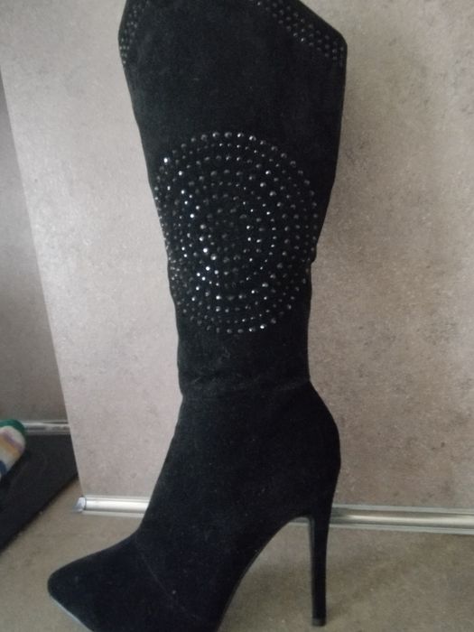 Чисто нови официални ботуши