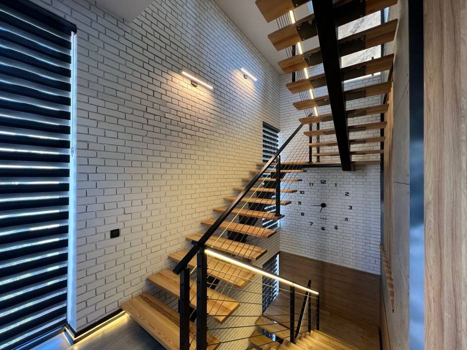 Срочно сдаётся в аренду отдельно стоящее 3 этажное сдание 550 м2