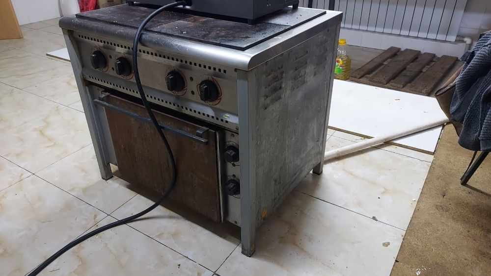 Пароконвектомат, производственная электрическая плита