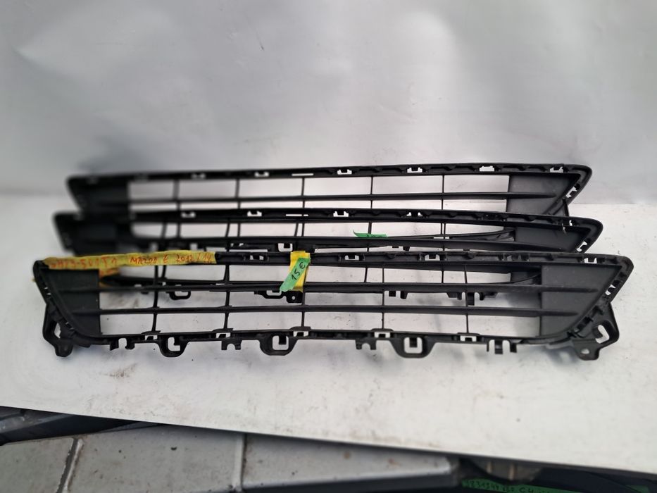 Грил решетка в броня Mazda 2012/2018г