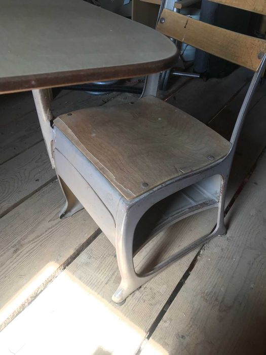 Birou elev din lemn si metal