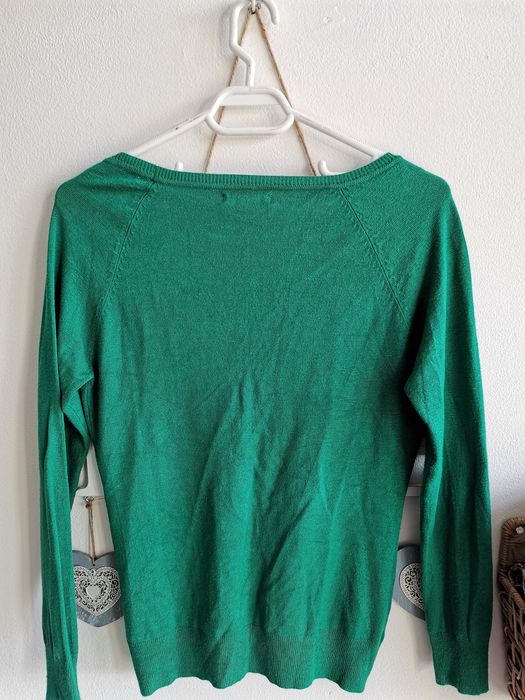 Pulover verde cu nasturi