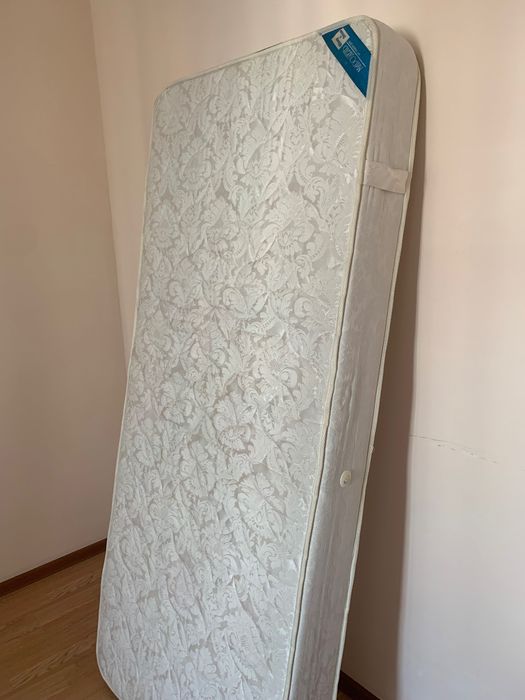 Продам б/у матрас
