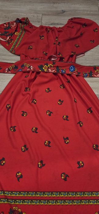 Rochie lunga cu volan