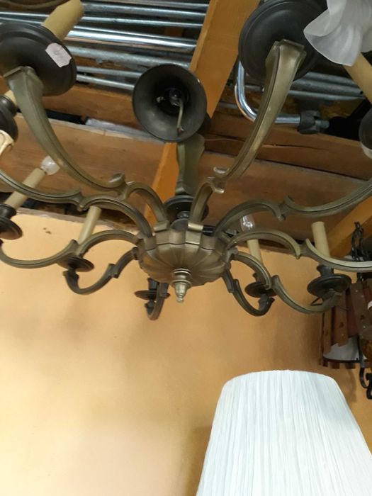 lustre din lemn si bronz