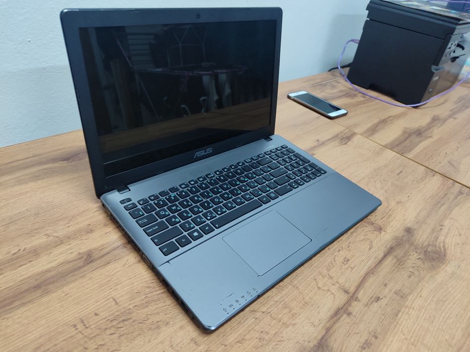 Ноутбук      ASUS