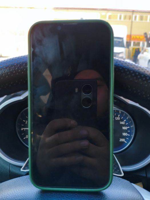 Продам Айфон 14 срочно