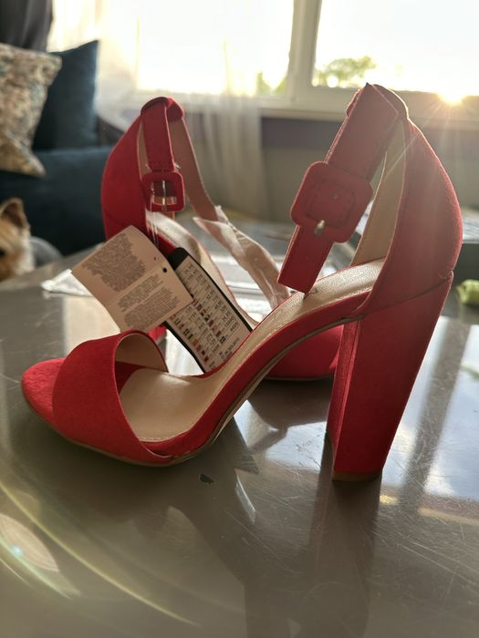 Финално намаление Червени сандали ток 36