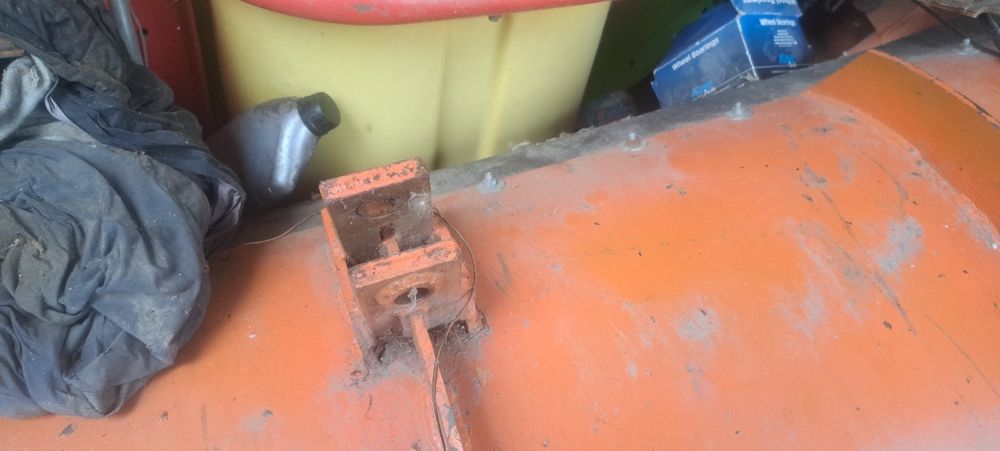 Продавам Трактор