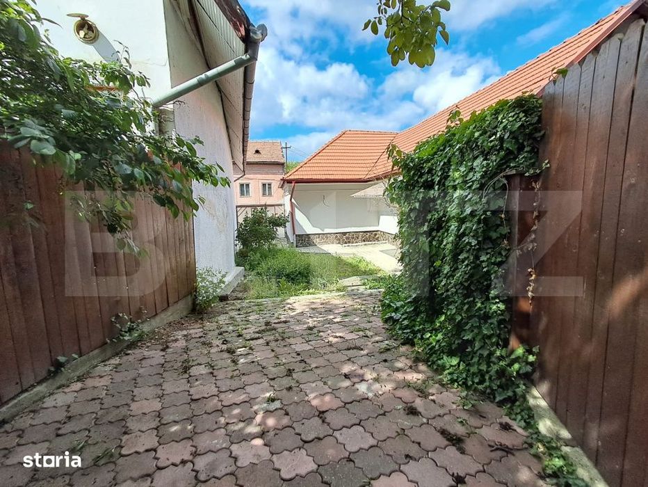 Casa / Birou / Cabinet Medical – Zona Centrala, Singur in Curte, Ren