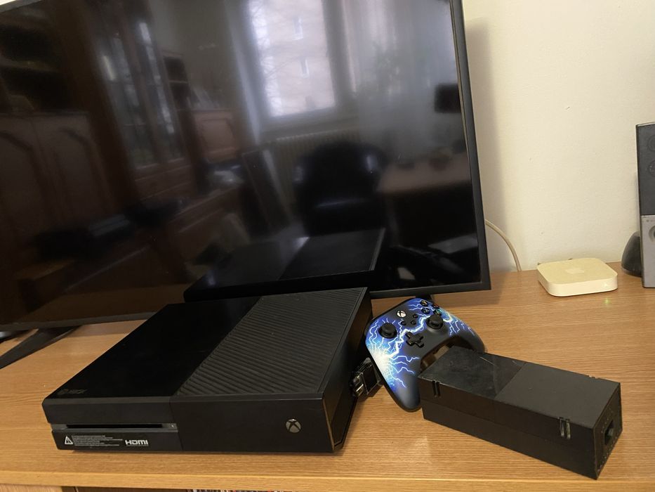 Xbox One – consolă + controller + alimentare – FĂRĂ JOCURI