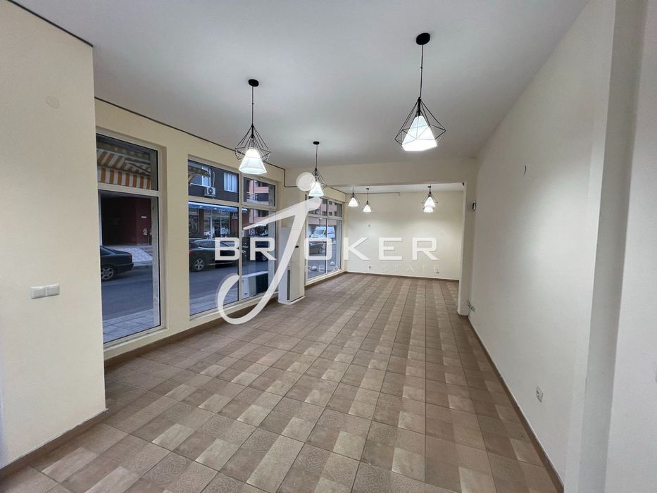 Дава се под наем Магазин в Кърджали, Възрожденци - 90 кв.м за 510 € - Снимка #1